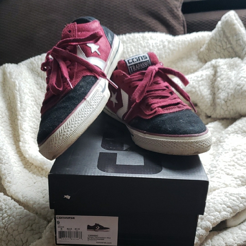 Converse Black and Red Sneakers Casual Sporty Design